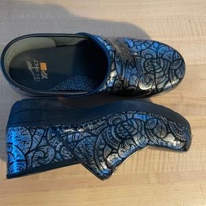 Danskos, size 40, metallic color